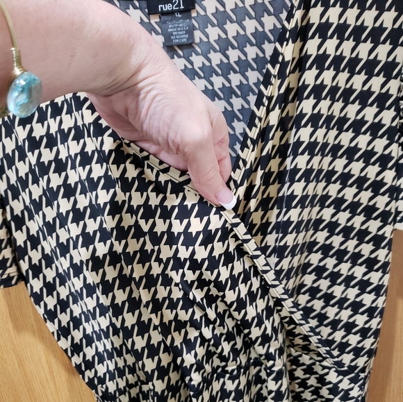 Rue 21 Short Sleeve Front Wrap Brown black fit flare dress tunic XL - Picture 9 of 15